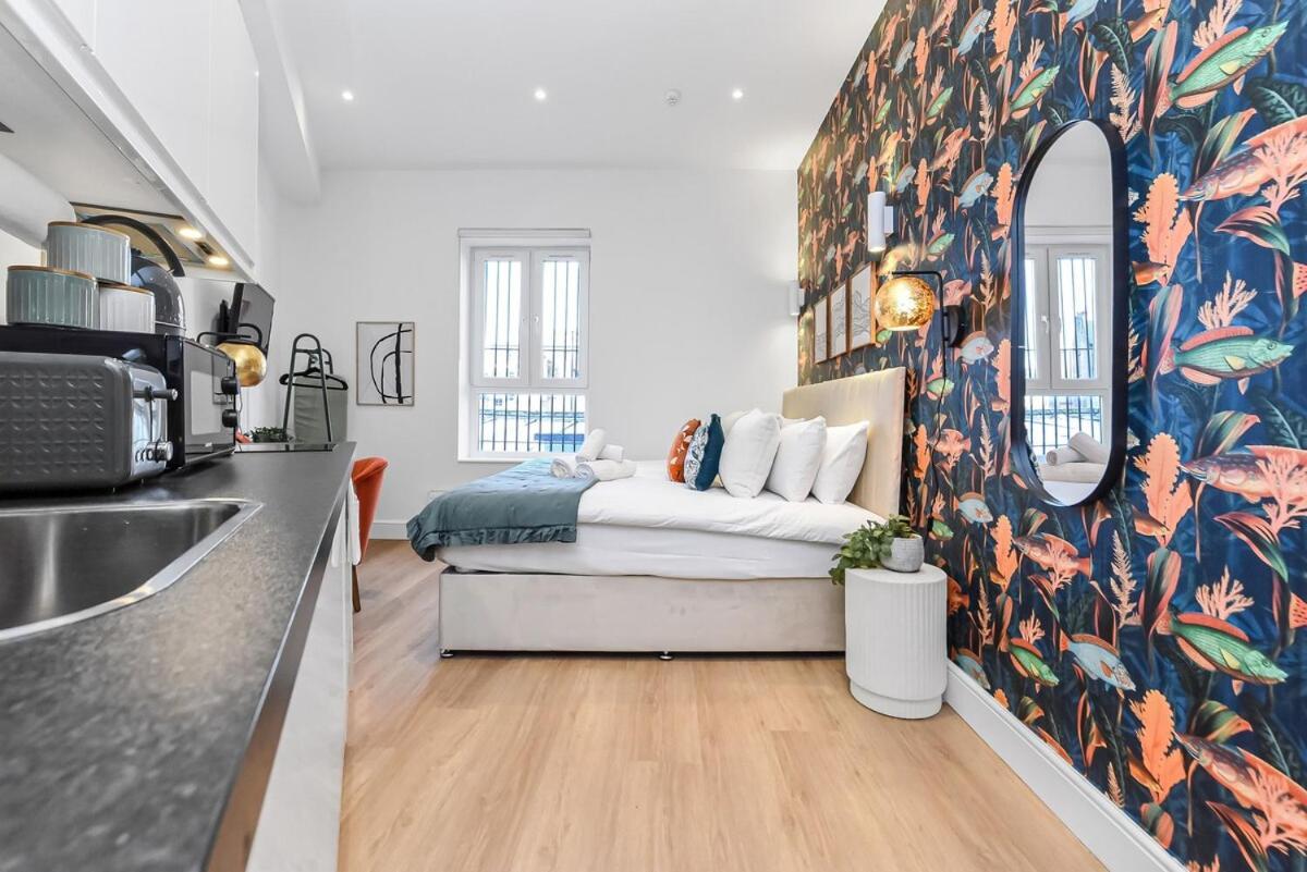 Apartment Cute & Compact - Petite With Style! London